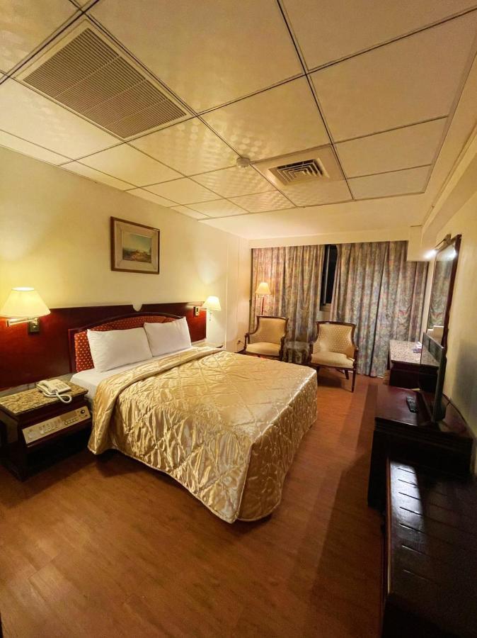 Family Hotel - Linsen Tainan Esterno foto