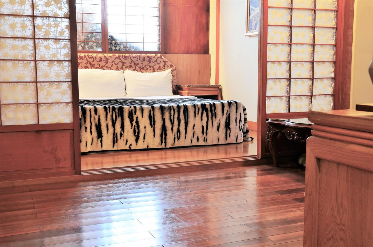Family Hotel - Linsen Tainan Esterno foto