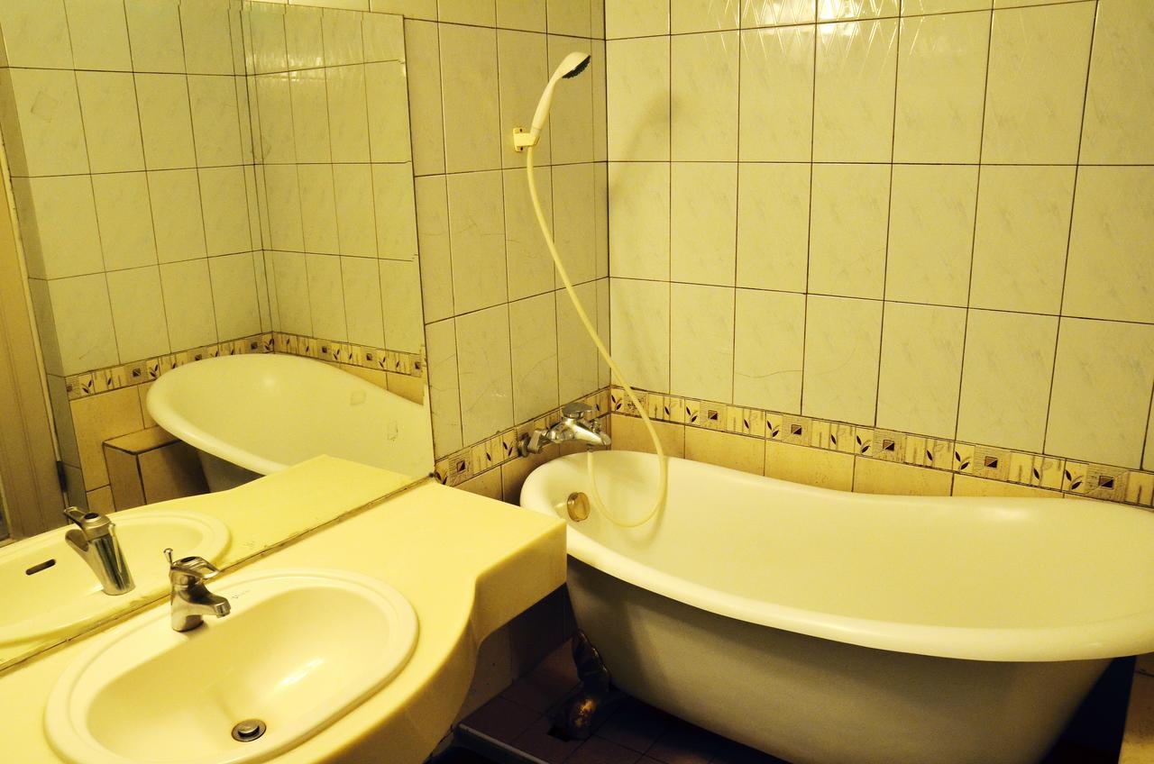 Family Hotel - Linsen Tainan Esterno foto